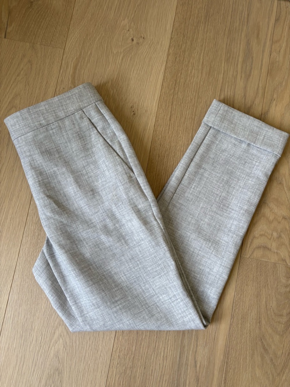 ANN TAYLOR Woman’s Light Gray Dress Pants – Tailored Slim Fit